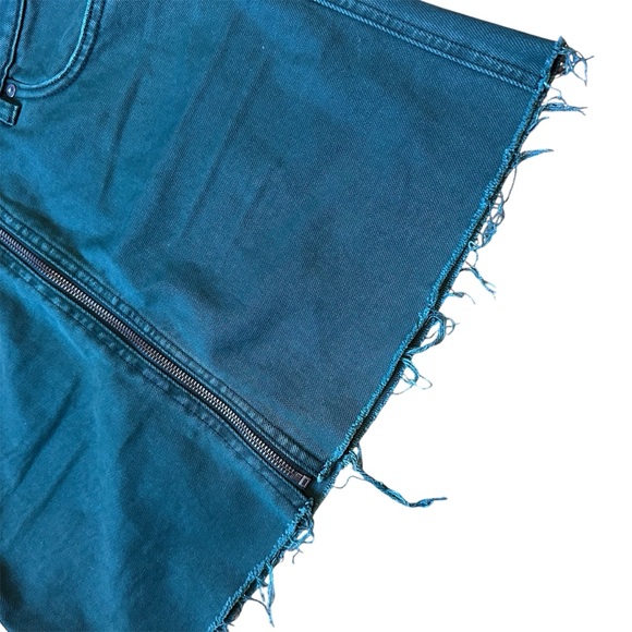 Free People Zip It Up Distressed Raw Hem Green Cotton Denim Mini Skirt Size 28/6 - Picture 4 of 8